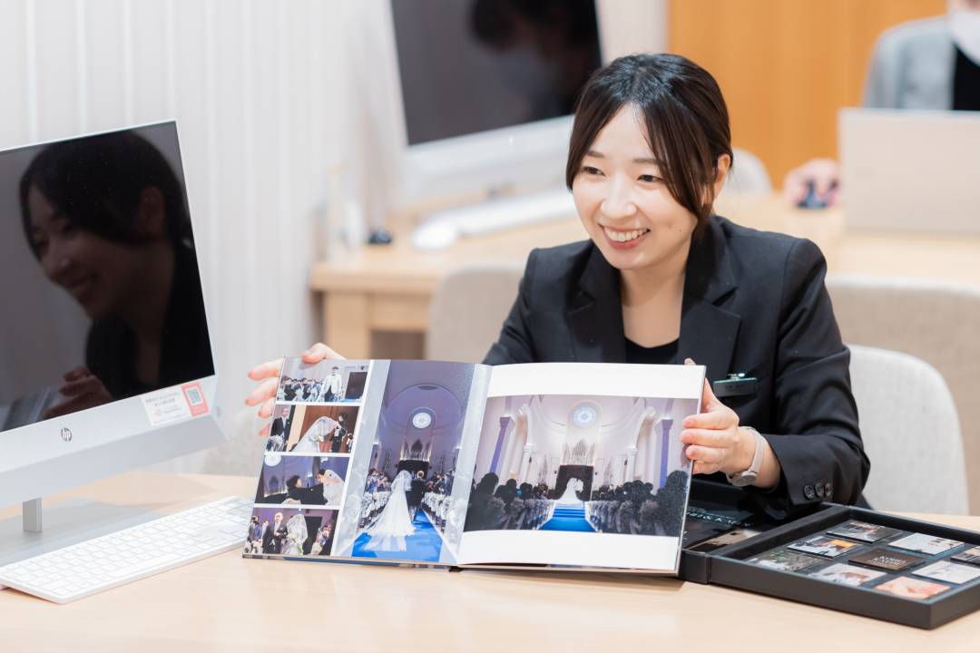 【埼玉】結婚式場でフォトグラファーのお仕事★月給27万円～／テレワークもOK／写真がスキなヒト歓迎！